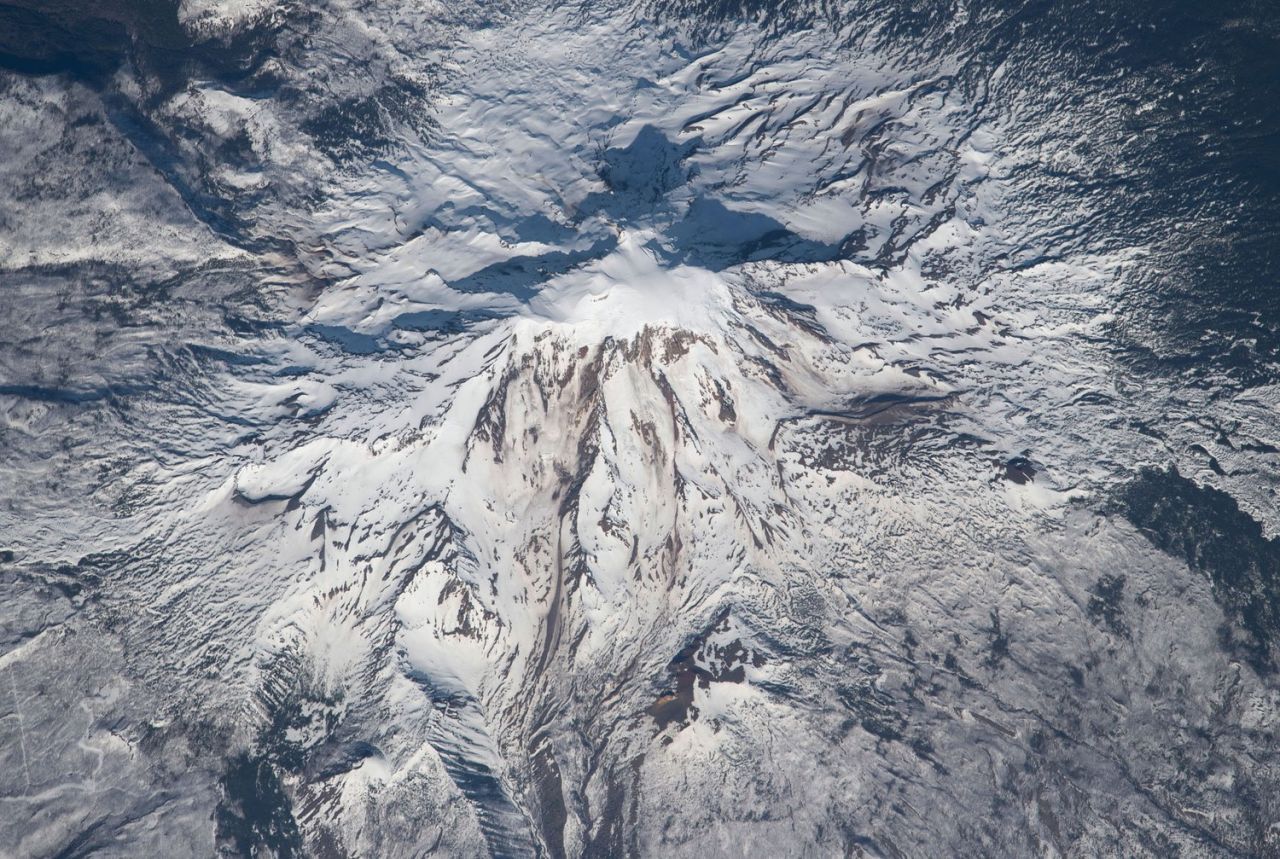 הר אדמס, הר געש בגובה 12,280 רגל בדרום מדינת וושינגטון (צילום: נאס"א)